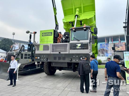 加速跨“越”！中联重科亮相越南第六届工程机械展