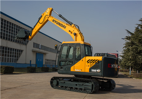 现代R110VS小型挖掘机高清图