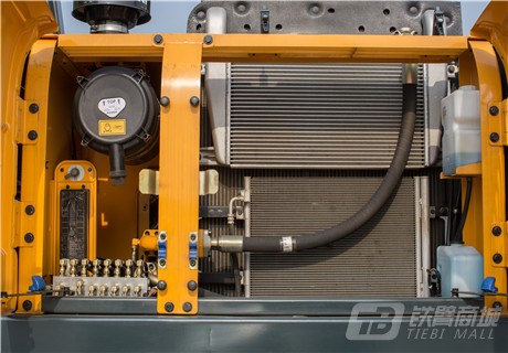 现代R225LVS中大型挖掘机高清图
