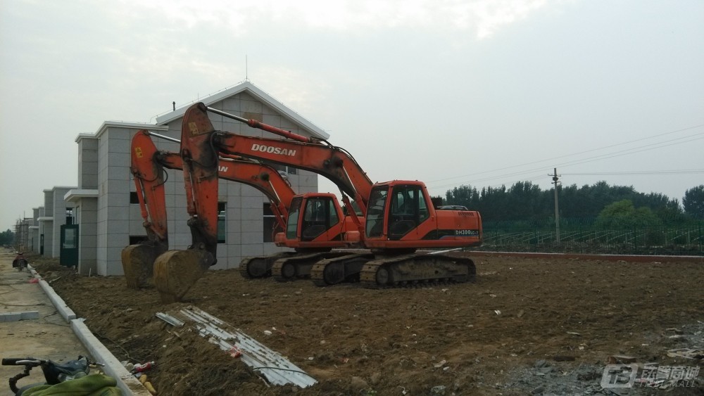 斗山DH300LC-7挖掘机高清图