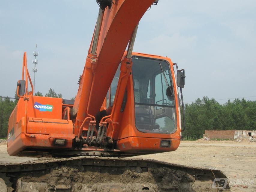 斗山DH225LC-9挖掘机高清图